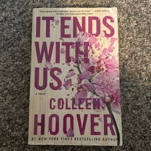 Colleen Hoover It ends with Us book